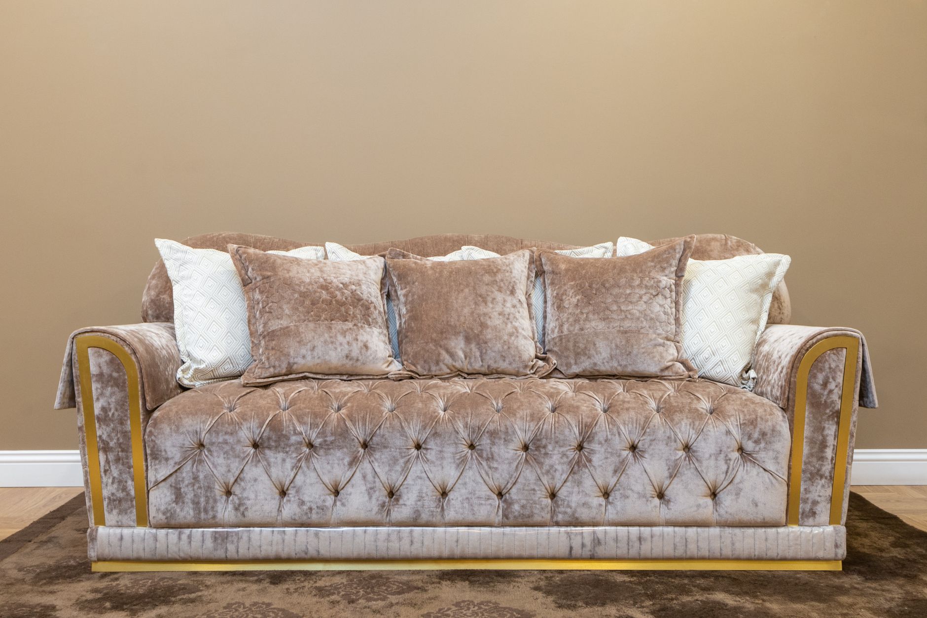 Bukle sofa prije i poslije kemijskog čišćenja