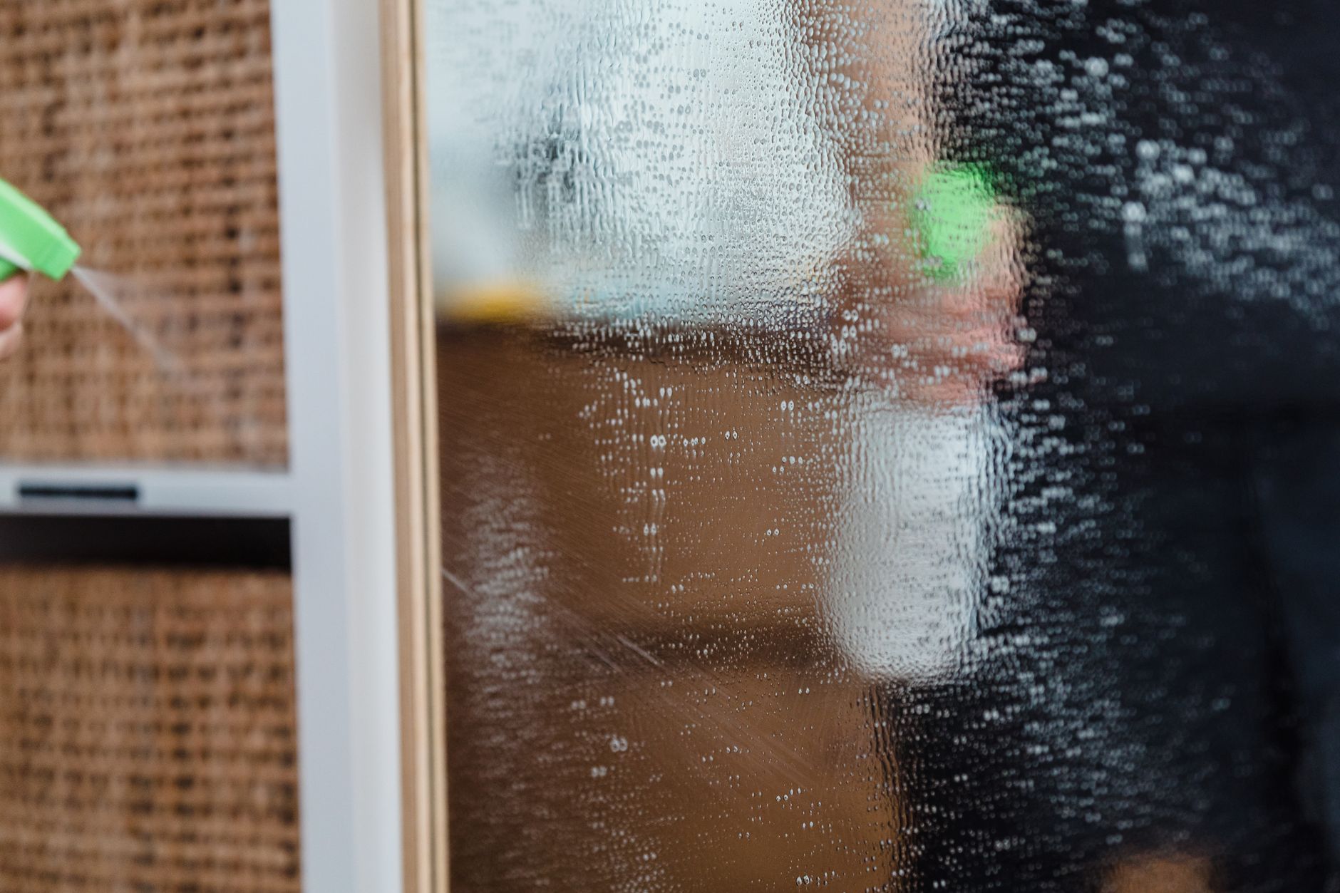 Nanošenje zaštitnog spreja na tkaninu
